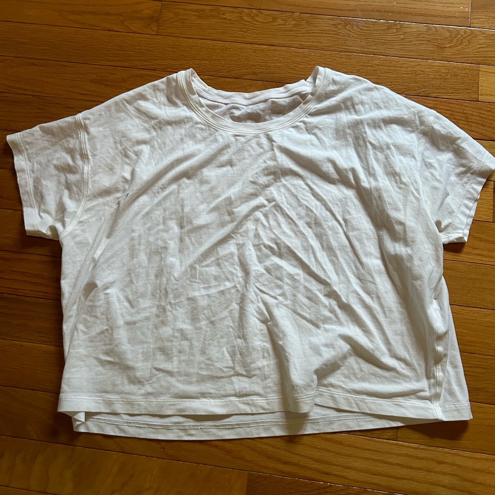 Lululemon t-shirt size 6